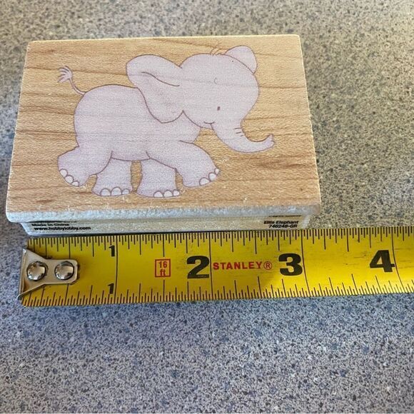 Assorted stamps and ink pads. (MI08) - Picture 9 of 15